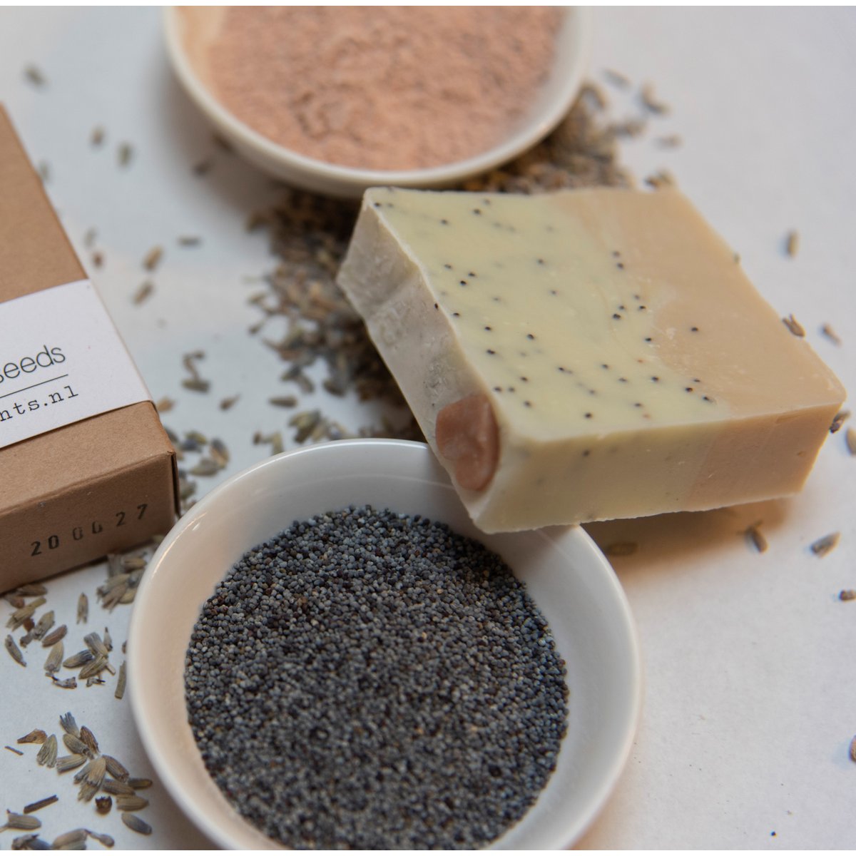 earth elements scrub bar lavender poppy seeds